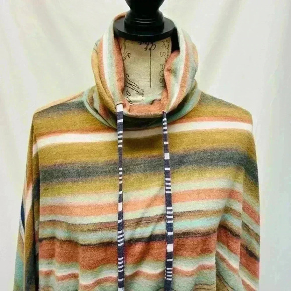 BUCKETLIST | Tops | Bucketlist French Terry Knit Colorblock Sweater Size Small - Picture 5 of 11